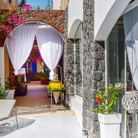King'S Suites Камарі Екстер'єр фото